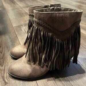 POP Above-Ankle FRINGED 2.5" heel BOOT Dark GRAY-BEIGE Neutral * worn 1x * 7-1/2